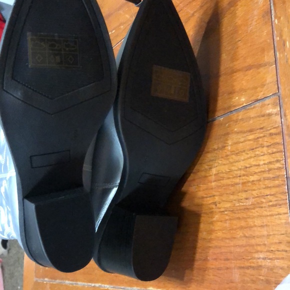 BRAND NEW SILVER BOOTS! - Picture 7 of 10